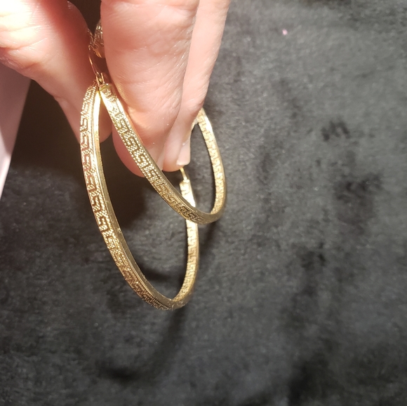 Gold - Picture 2 of 4